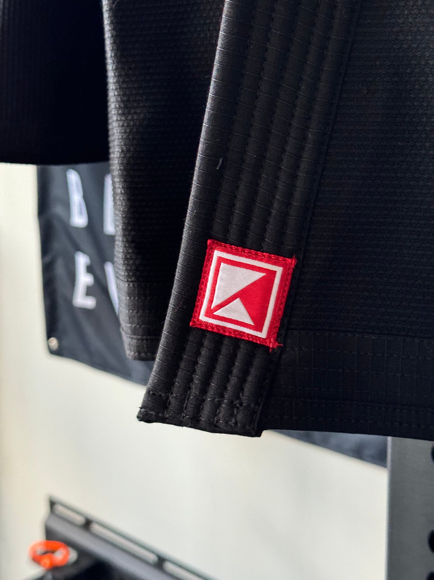 CLASSIC KIMONO - BLACK W/ RED